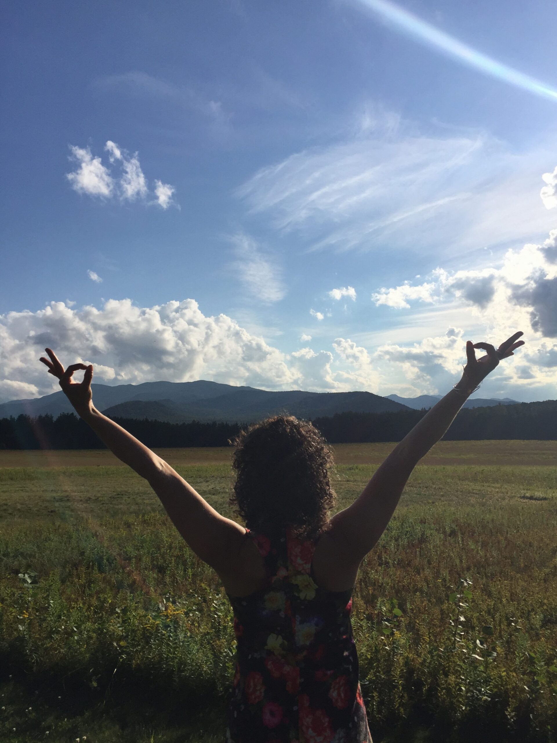 caroline elson mudra in a sunny field